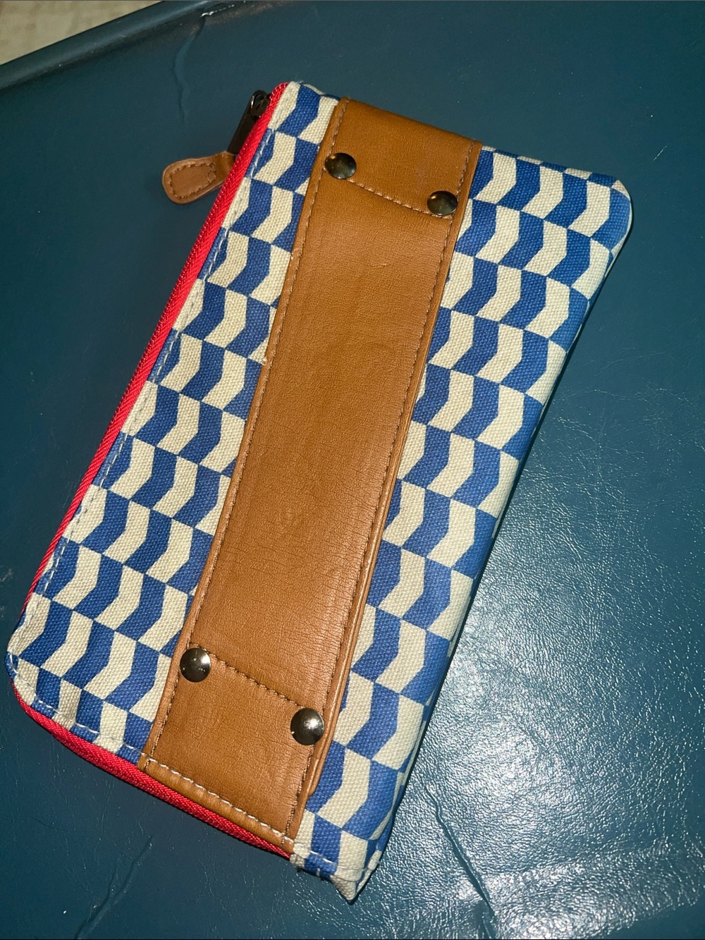 Kavu Blue & White Geometric Zip Wallet with Red Trim - Picture 3 of 5